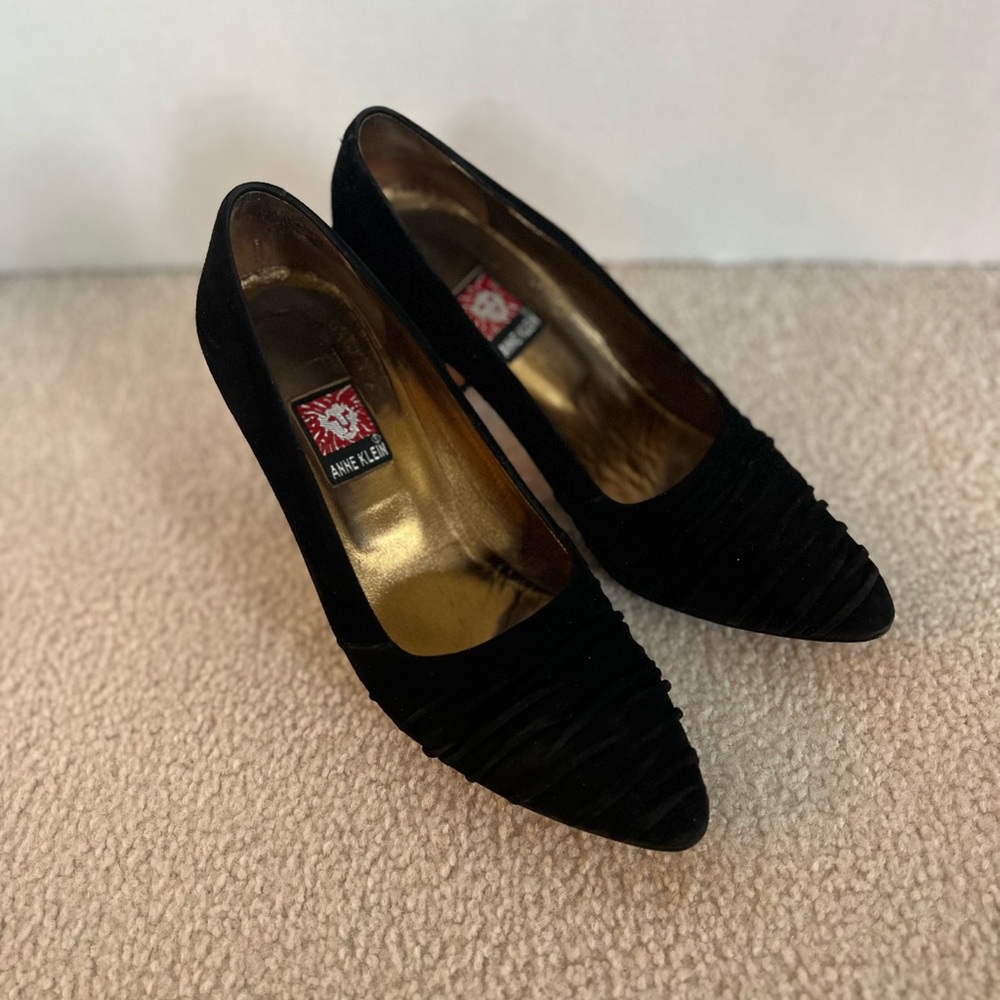 Anne Klein Black Suede Pumps Size 6.5